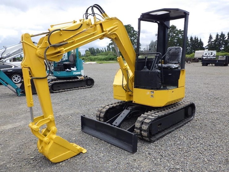 komatsu-pc28uu-image-1