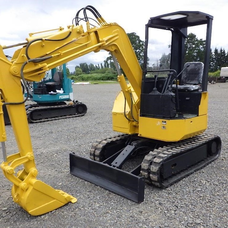 KOMATSU PC28UU