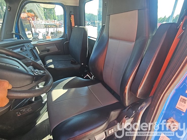 2019-freightliner-cascadia-116-image-39