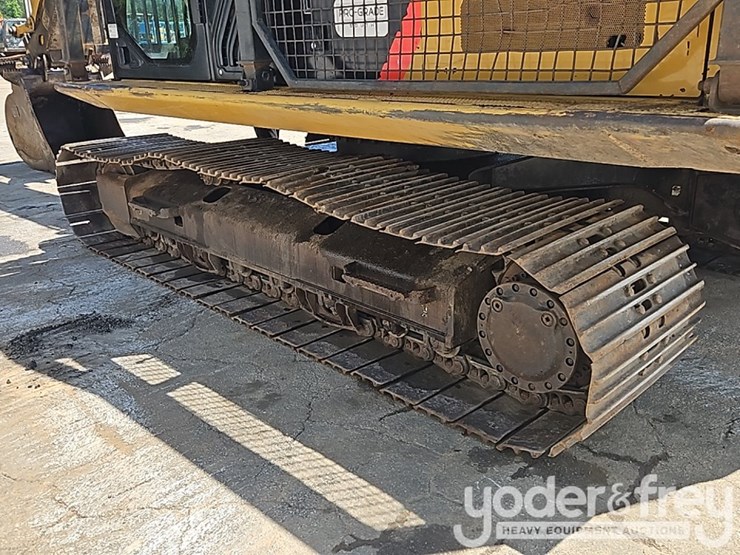 2016-caterpillar-323fl-image-16