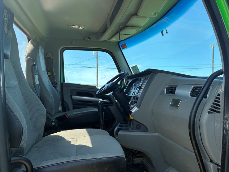 2020-kenworth-t880-image-8