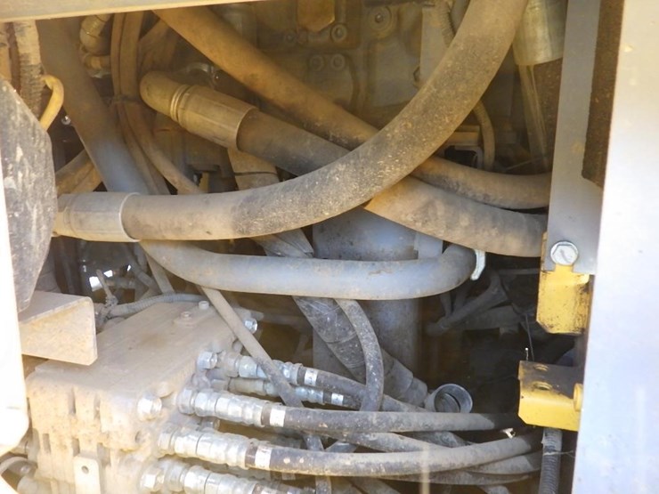 deere-245g-lc-image-12