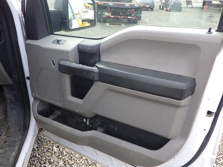 2016-ford-f150-image-25