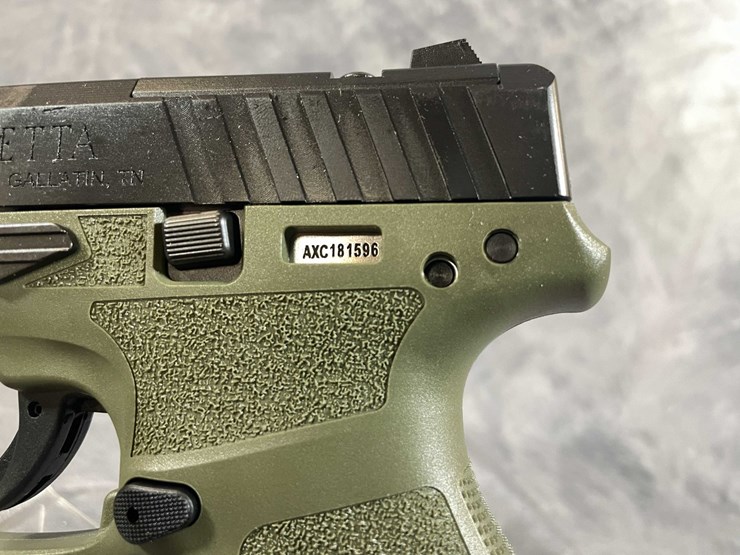 #10289-•-beretta-apx-a1-carry-9mm-luger-pistol,-sn:-axc181596-image-12