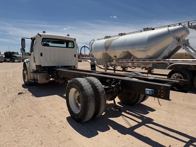 2008-freightliner-m2-cab-&-chassis-image-8
