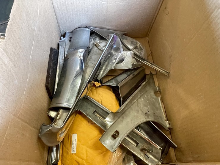#5398-•-huge-lot-of-classic-car-chrome-trim-(las-cruces,-nm)-image-11