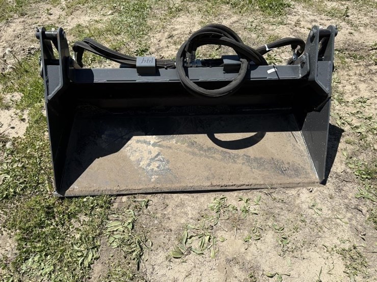 wolverine-mini-skidsteer-hydraulic-dump-bucket-image-1
