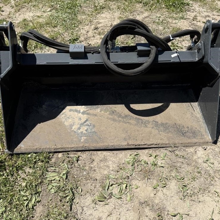 Wolverine Mini Skidsteer Hydraulic Dump Bucket