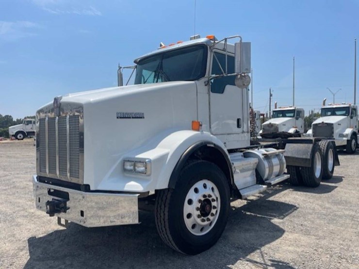 2019-kenworth-t800-image-1