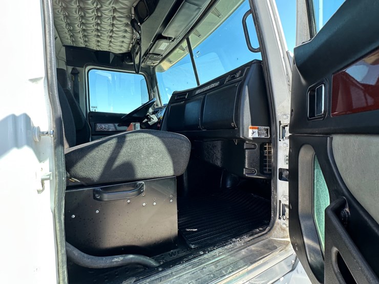 2022-western-star-dump-truck-image-5