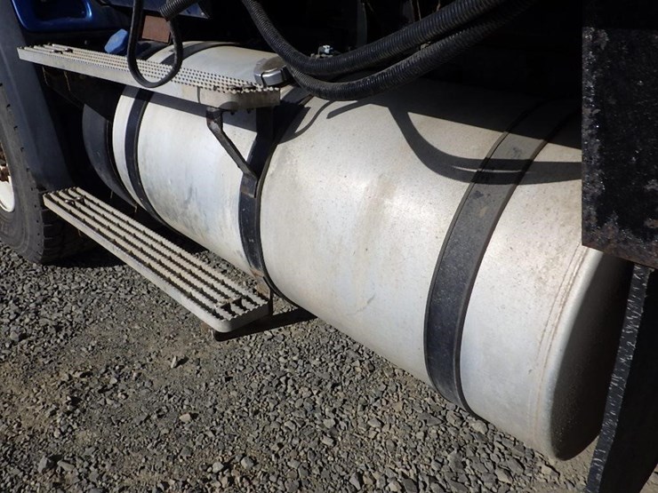 2014-caterpillar-ct660-image-11