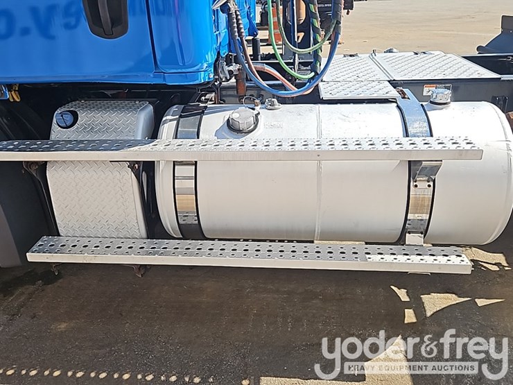2019-freightliner-cascadia-116-image-16