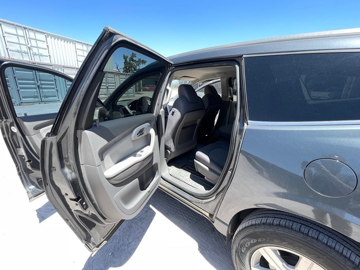 2011-chevrolet-traverse-image-102