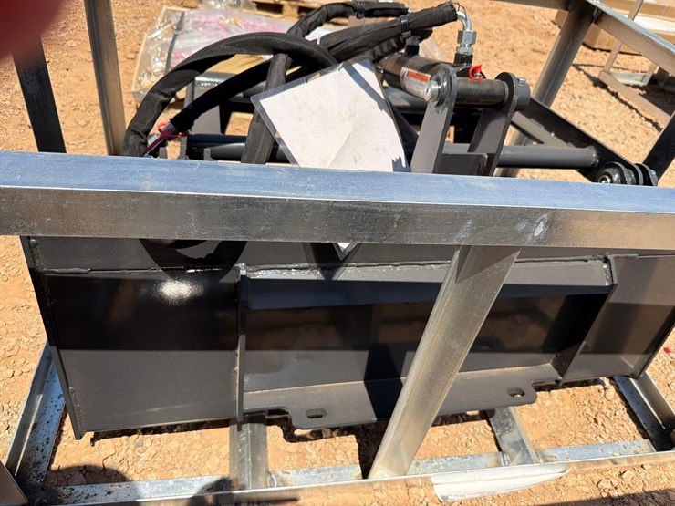 unused-landhonor-mini-skid-steer-44"-grapple-bucket-image-2