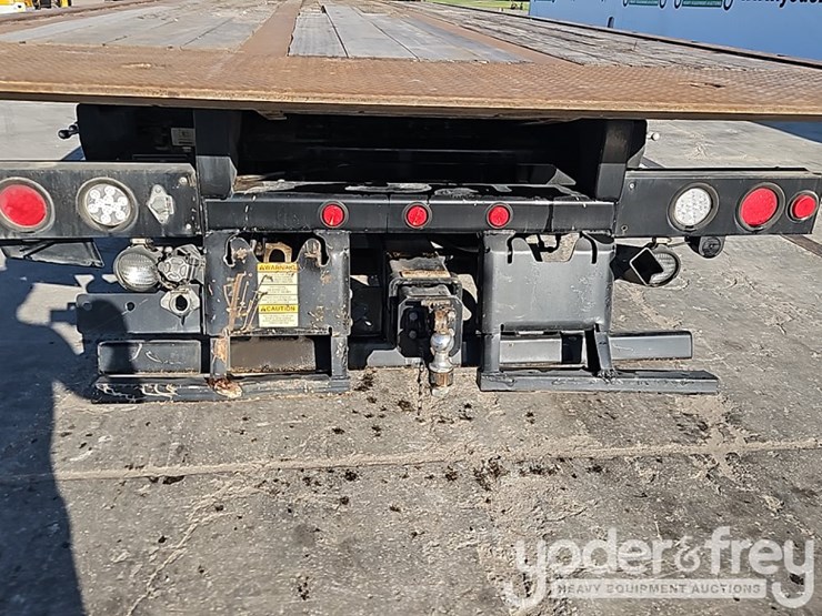 2015-peterbilt-348-image-16