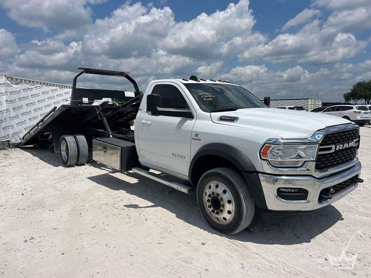 2022-ram-5500-chassis-20ft.-rollback-truck-image-2