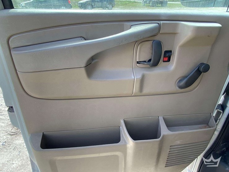 2011-chevrolet-express-2500-image-50