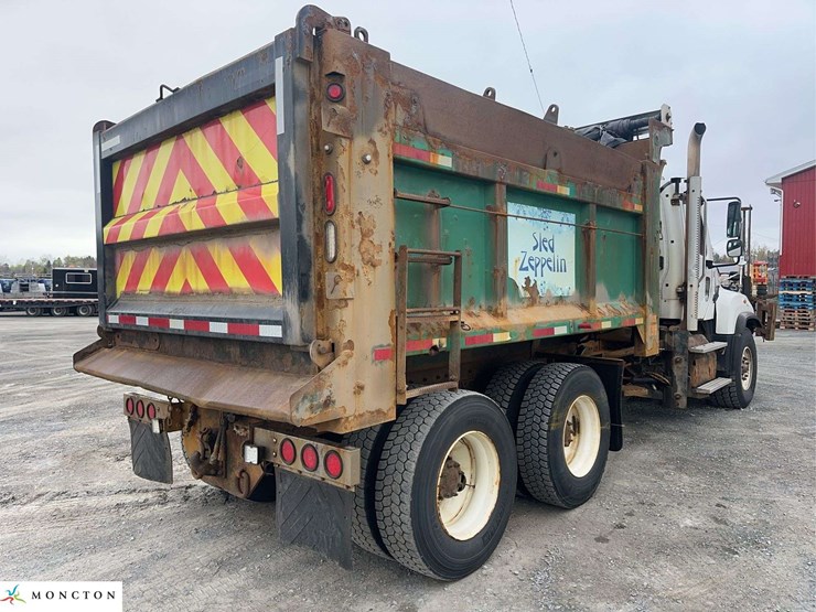 2016-freightliner-114sd-image-5