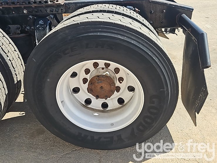 2019-freightliner-cascadia-116-image-14