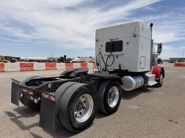 2015-peterbilt-388-image-5