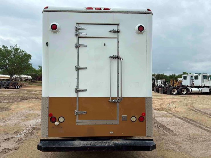 2011-hino-box-truck-image-4