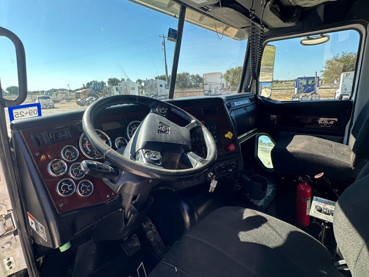 2022-western-star-dump-truck-image-12