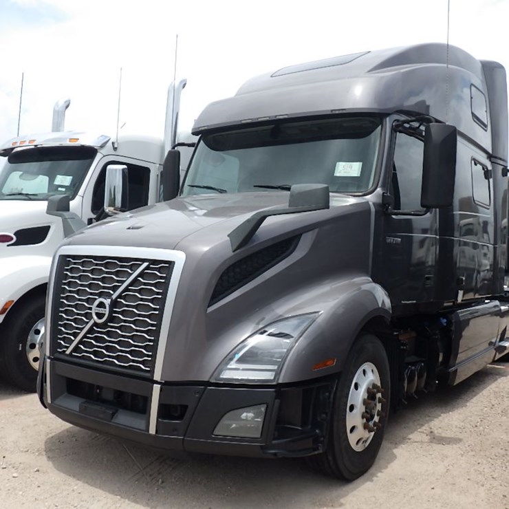2020 VOLVO VNL860