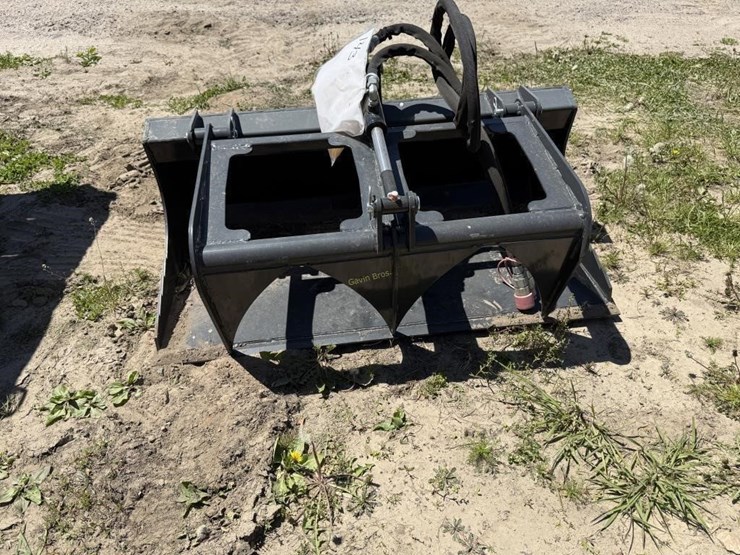 wolverine-mini-skidsteer-grapple-bucket-image-2