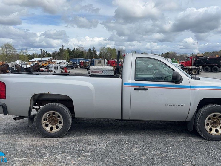 2011-chevrolet-silverado-1500-image-6