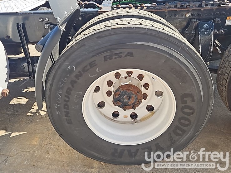 2019-freightliner-cascadia-116-image-15