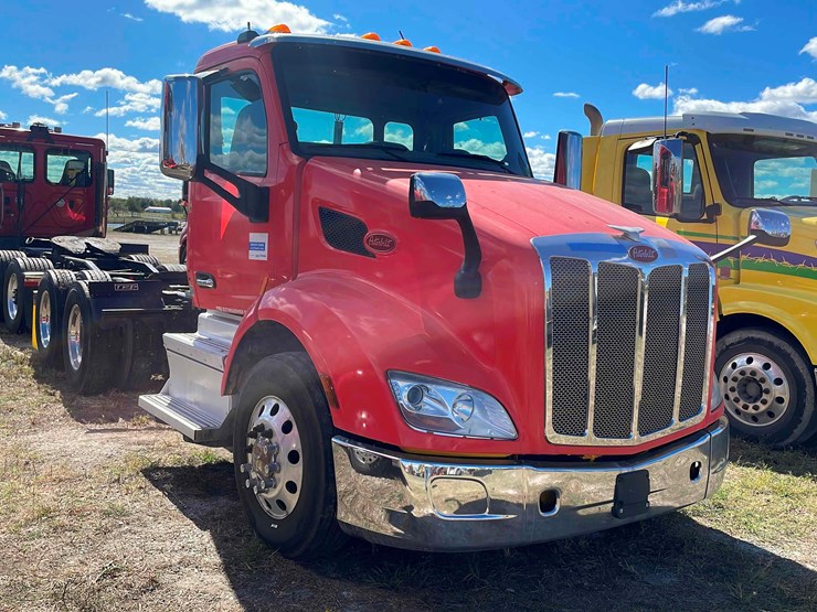 2019-peterbilt-579-image-2