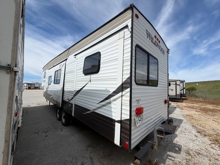 2015-wildwood-5th-wheel-image-6