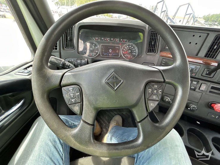 2021-international-rh613-t/a-day-cab-truck-tractor-image-16
