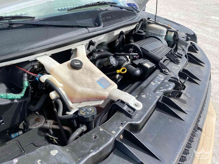 2011-chevrolet-express-2500-image-10