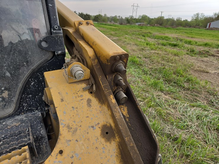 2016-caterpillar-262d-image-8