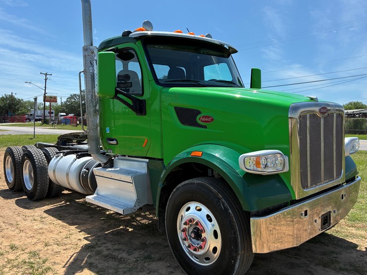2018-peterbilt-567-image-3