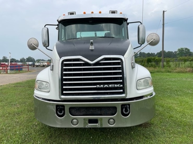 2016-mack-cxu613t-image-3