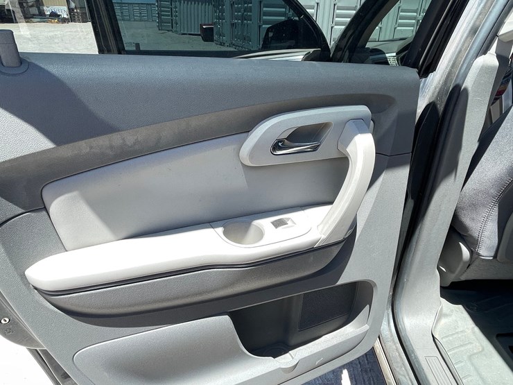 2011-chevrolet-traverse-image-50