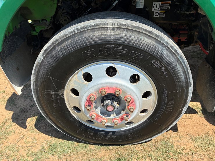 2018-peterbilt-567-image-9