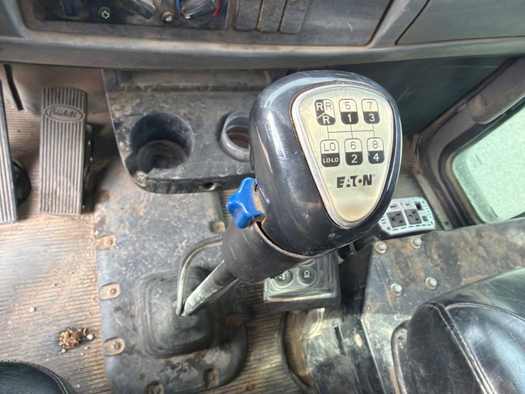 2016-peterbilt-337-image-13