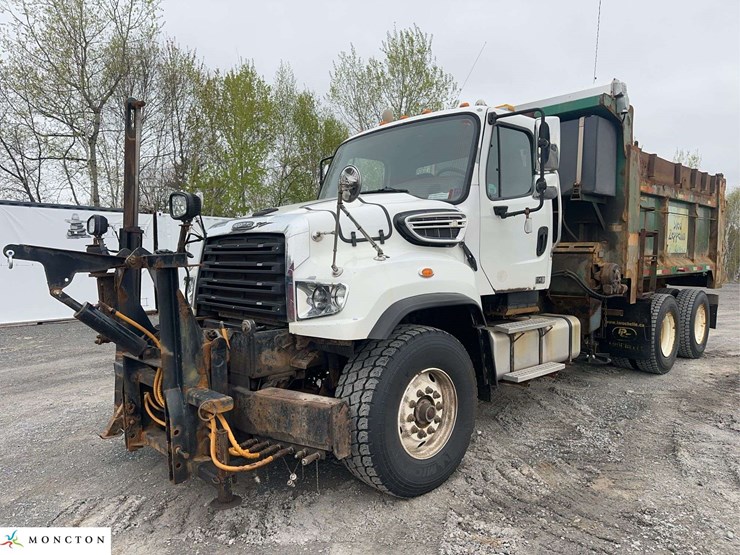 2016-freightliner-114sd-image-1