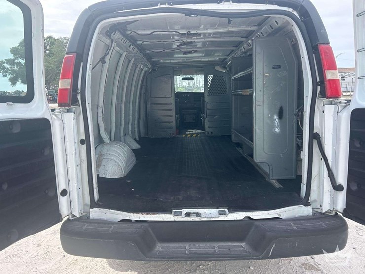 2019-chevrolet-express-2500-image-21
