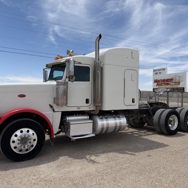 2015 PETERBILT 388
