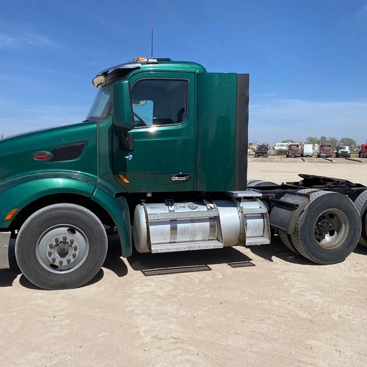 2015 PETERBILT 579