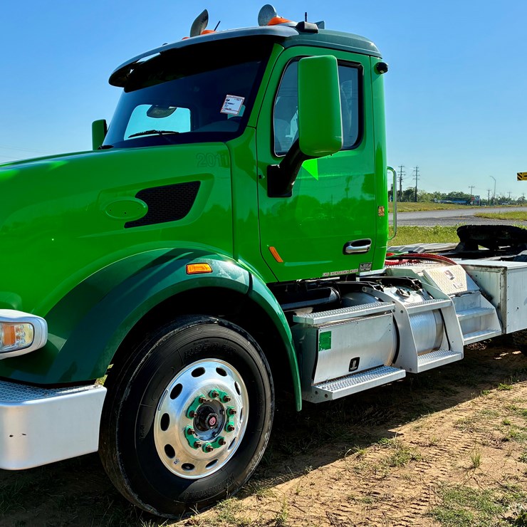 2018 PETERBILT 567