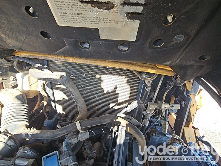 2011-toyota-7fgcu35-image-24