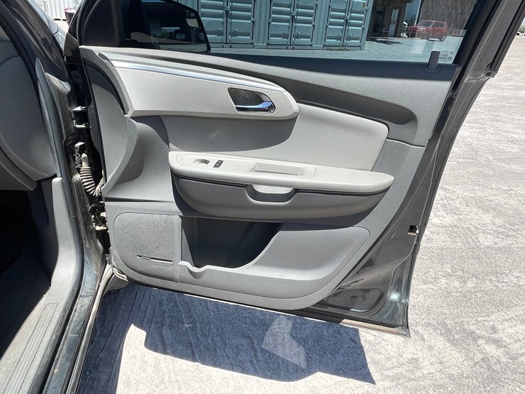 2011-chevrolet-traverse-image-37