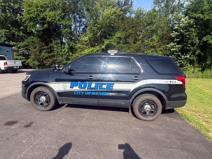2016-ford-explorer-image-2