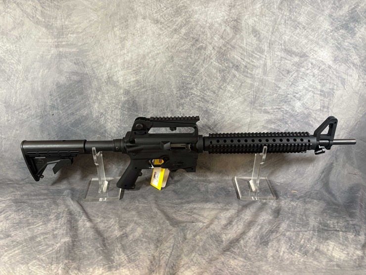#10340-•-mossberg-715-tactical-22-lr-semi-auto-rifle,-sn:-elg3434270-image-1