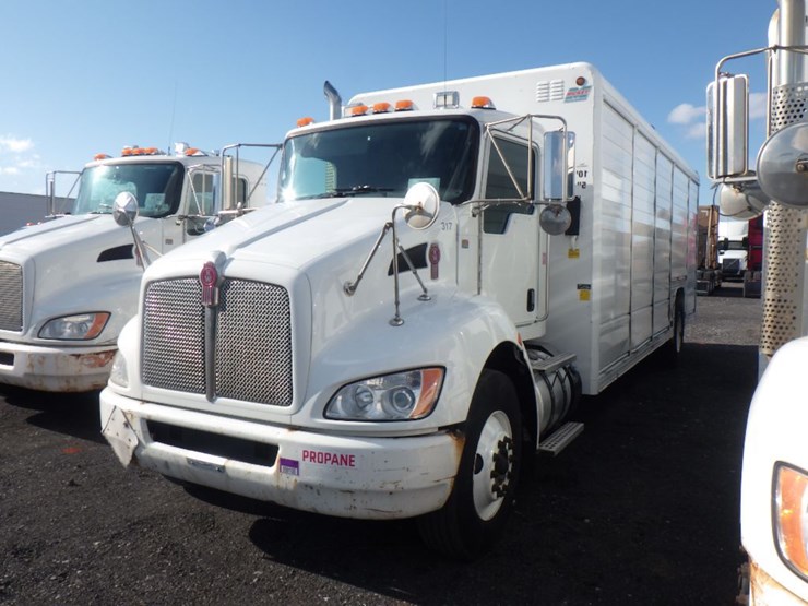 2016-kenworth-t370-image-1